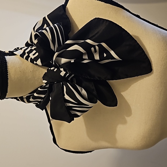 Zebra Print Black & White Scarf - Picture 1 of 5